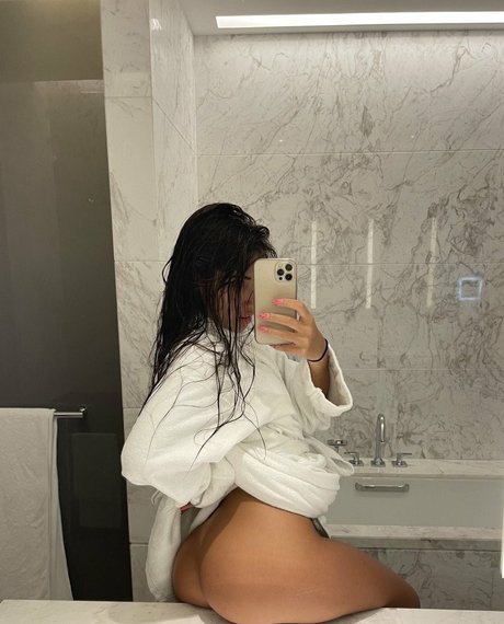 Ariana Diamond pornstar adult pic