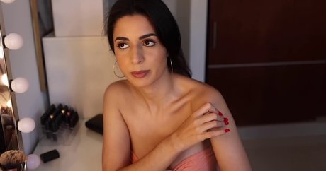 Shirin Azami star sexy picture