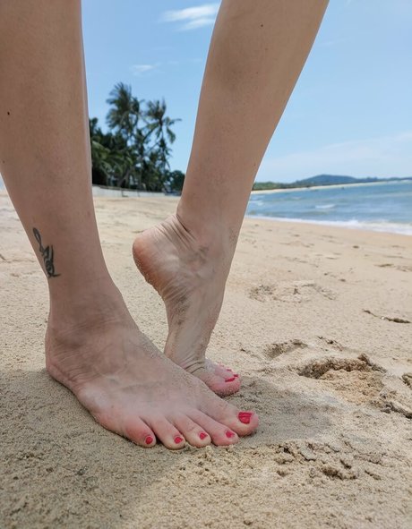 footjobsqueen naked actress image