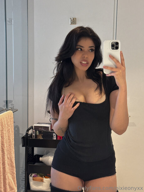 PixieOnyxx high quality actress image