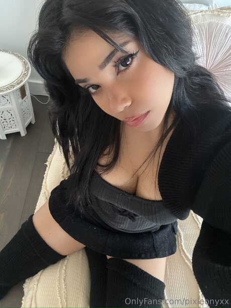 PixieOnyxx model hd archive