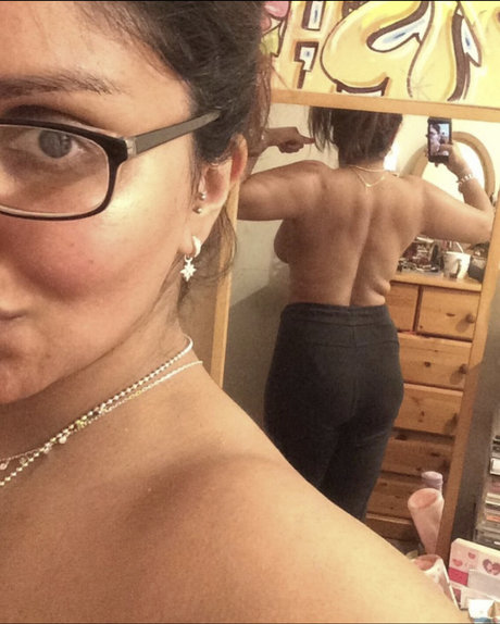 Gujubear naked model galleries