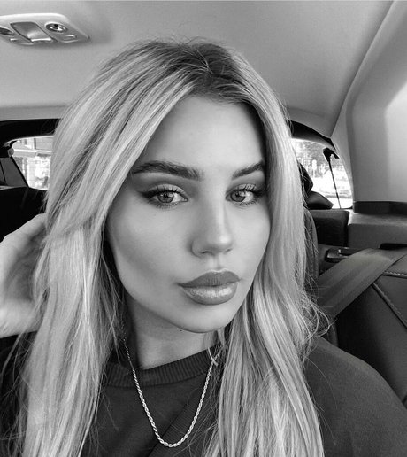 Felicia Aveklew model adult gallery