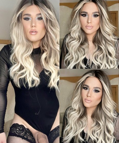 Antonella Moss sexy model img