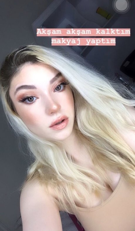 Snowmaiid pretty model photo