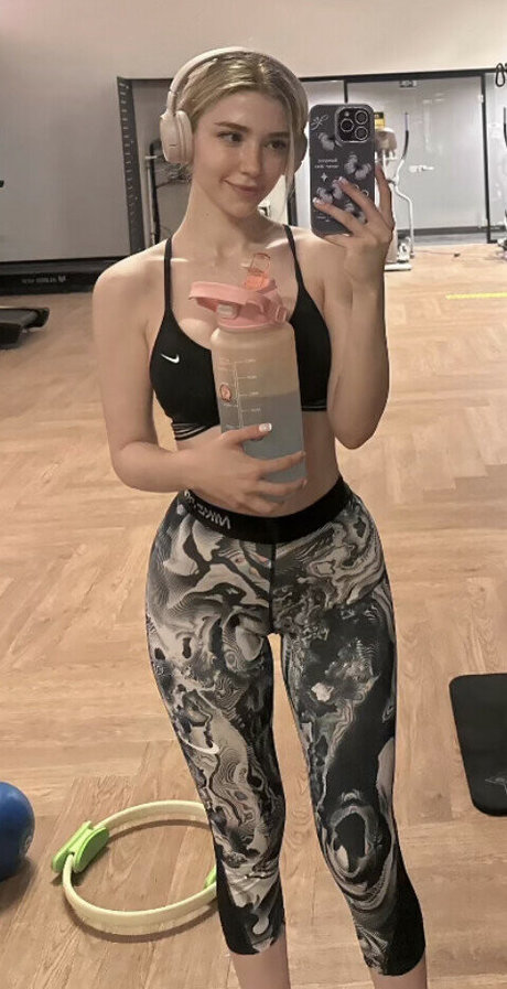 Snowmaiid pretty pornstar picture