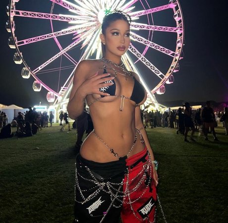 Stunnabby_ hot actress photos