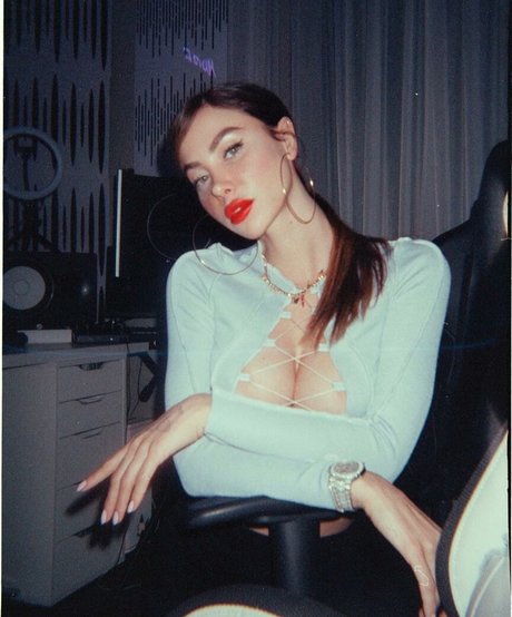 Valentina Fradegrada model sexy image