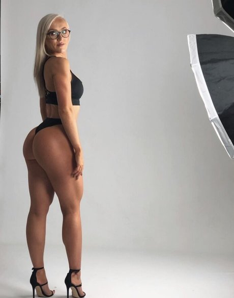 Brogan Small hd pornstar pic