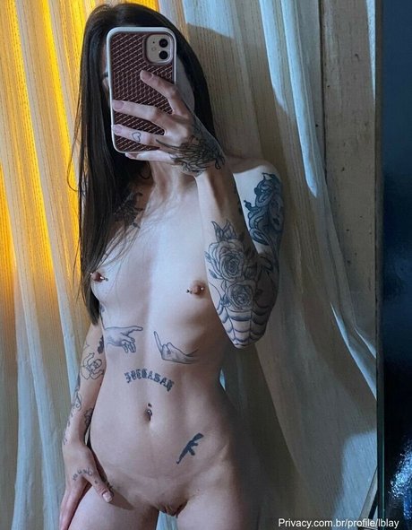 o laylaa nude model pic