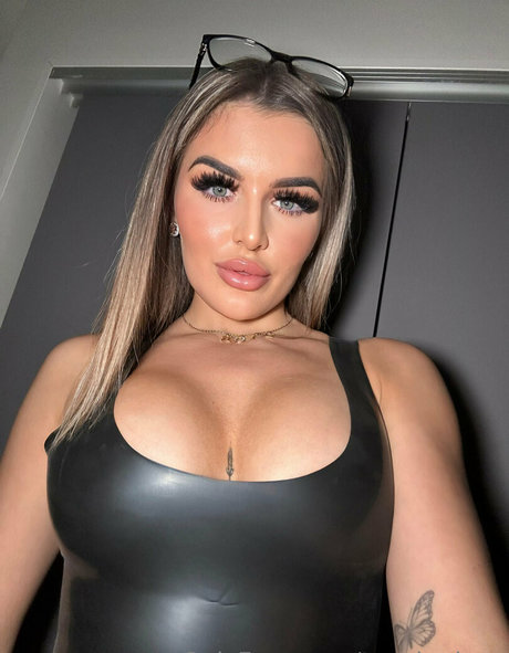 twerkariana pornstar nice img