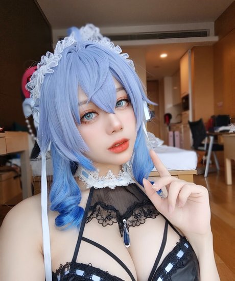 Jiu Yan star erotic photos