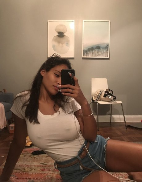 Jinna Cabrera nudes actress pics