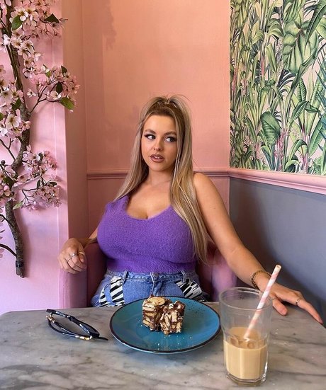 Amber Rose Brightman star nice pic