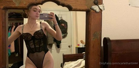 scarlethartt444 naked model photos