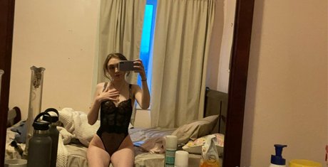 scarlethartt444 beautiful actress picture