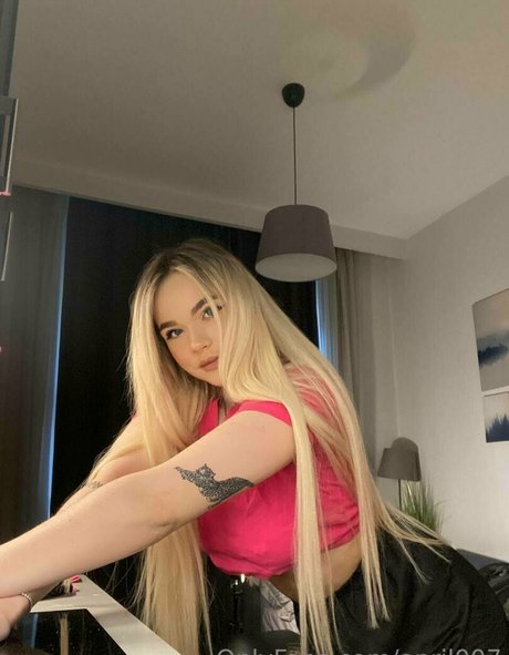 april007 naked actress img