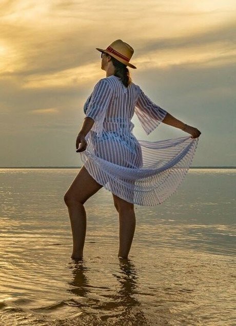 Francieli model naked photo