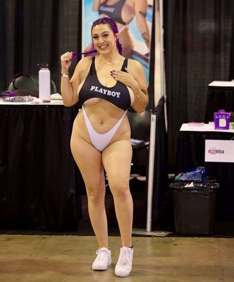 Reagan Foxx sex star gallery