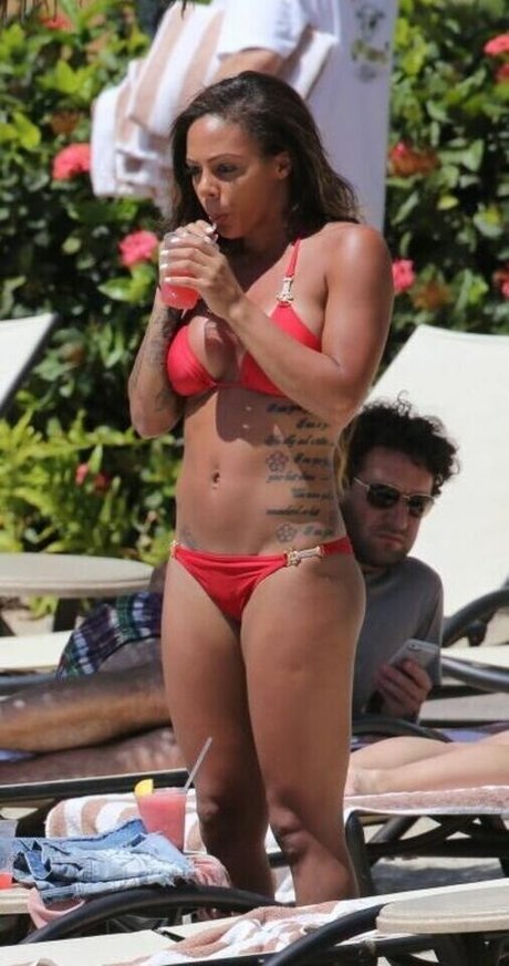 Sydney Leroux model sex gallery