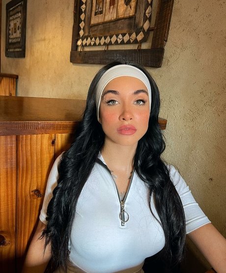 Maria Becerra star adult img