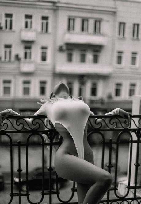 alexaandra vip model art img