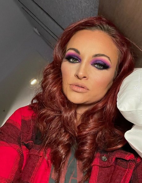 Maria Kanellis model top img