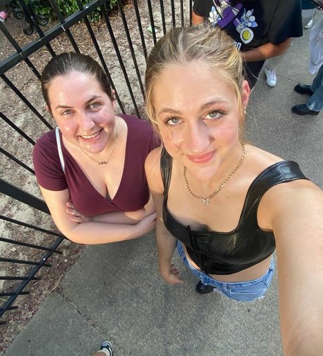 Rachel Wohlford art model gallery