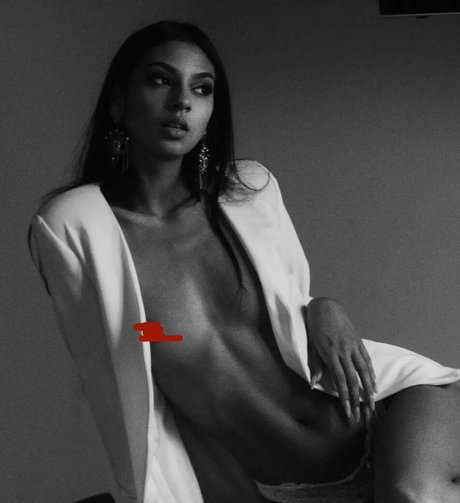 violettcameron art actress img