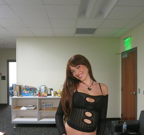 Olivia OBrien hd star photo