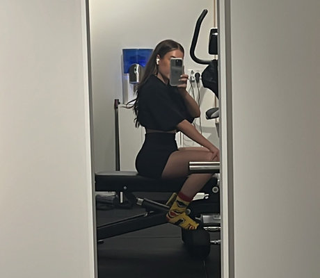 Paladinamber sexy model img