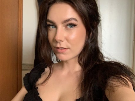 Paladinamber naked actress img