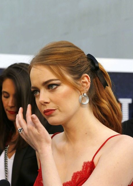 Emma Stone beautiful star image