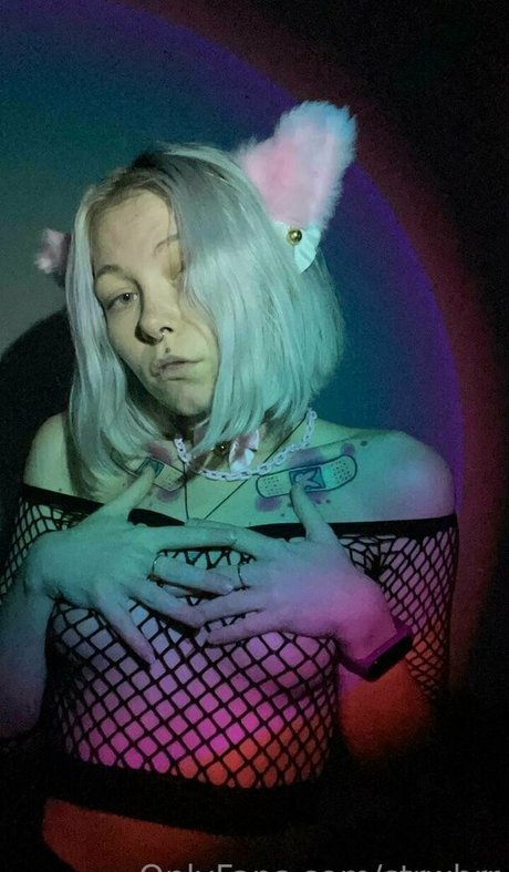 strwbrr xxx pornstar img