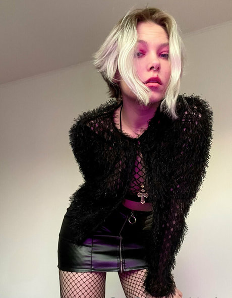 strwbrr model nude gallery