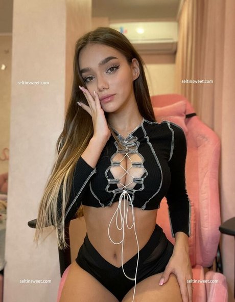 Seltinsweety star naked images