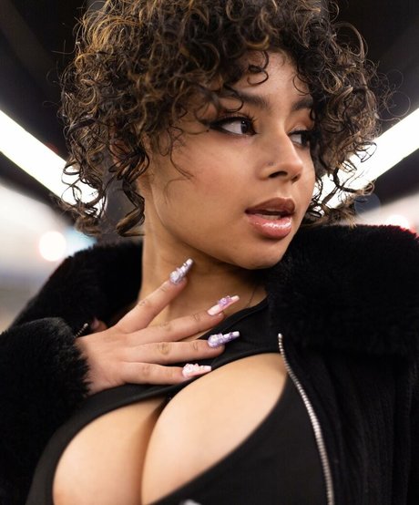 Jinxluvfil model naked pics