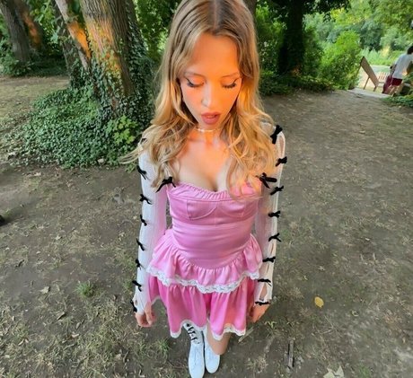 Angele Van Laeken star nice photo