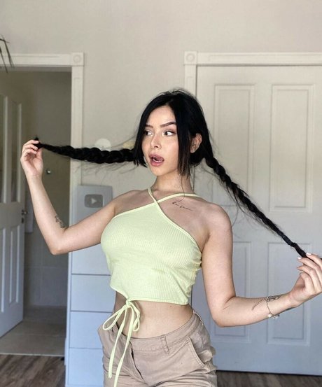 Eduarda Yuni pretty actress image