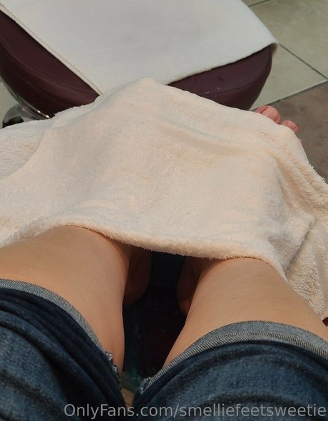 smelliefeetsweetie pretty model pics