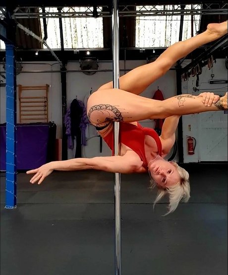 lunatickles hot pornstar img