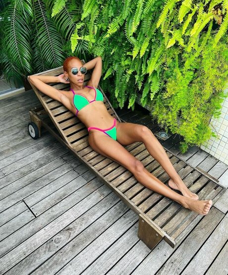 Karol Conka nude actress img