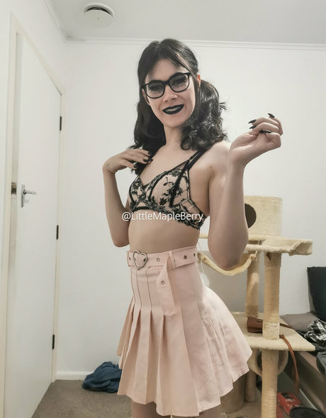 LittleMapleBerry exclusive model pic