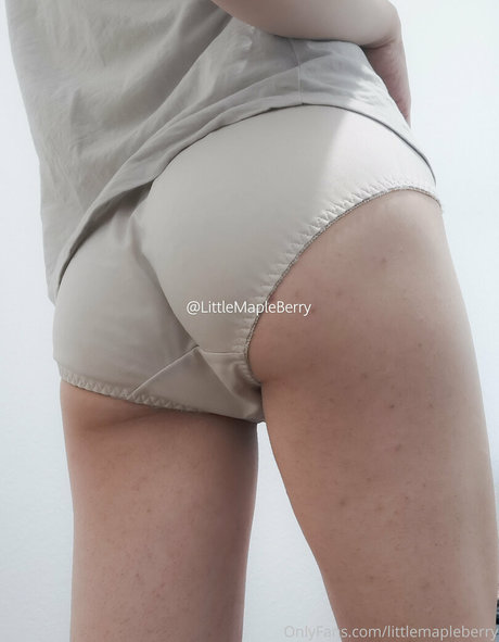 LittleMapleBerry model perfect pic