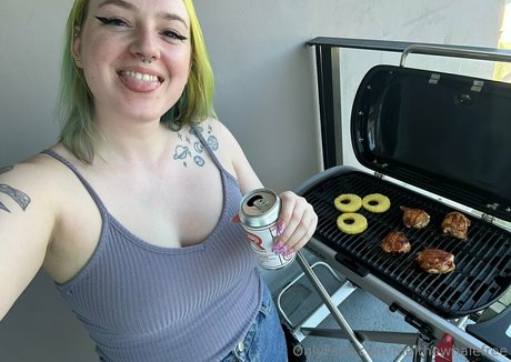 melthewhalefree adult model image