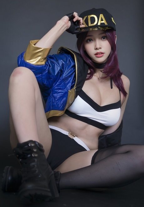 Elina Yi hot actress photo