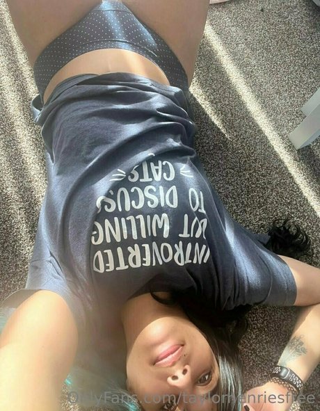 taylorhenriesfree nudes actress picture