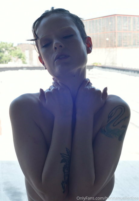 hennanuellerfree pornographic model image