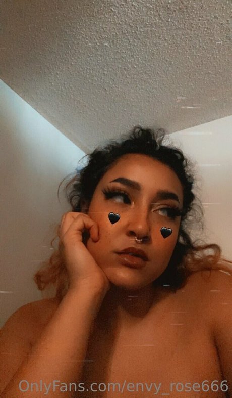 envy rose666 model top picture