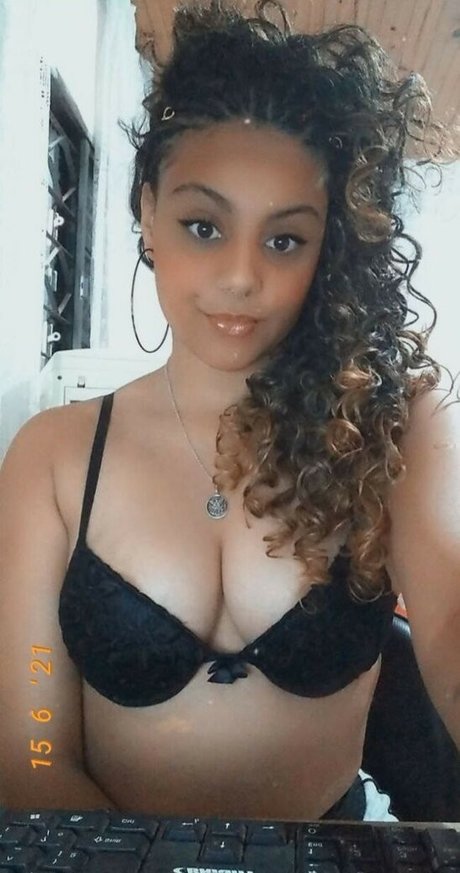 TixyPackkk hd actress photos